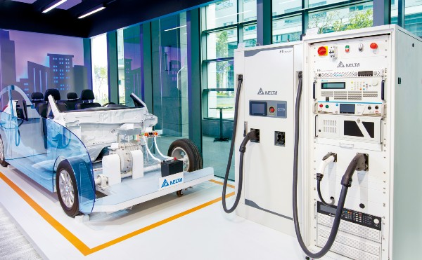 電動車產業值得投資？全球電動車決戰的關鍵時刻，台達創辦人鄭崇華分析台達電站穩電動車電力電子技術的獨特優勢