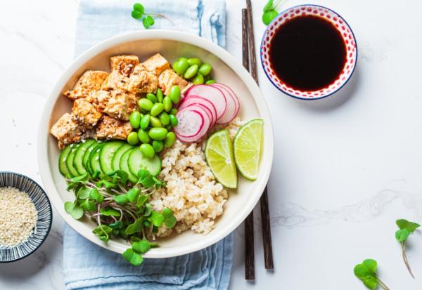 怕胖不敢吃米飯？研究：碳水吃太少會提高死亡率！60歲改變飲食還來得及，這樣吃多活8年