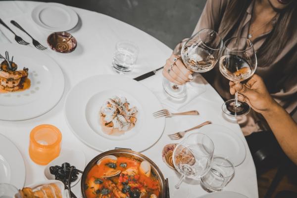 歲末聚會飲食難掌控？！營養師：選對苦瓜胜肽配方很重要！少吸收、快代謝、高保護，3段式控管來助力！