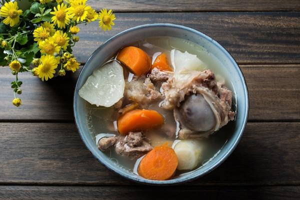 中醫師陳峙嘉：50後關節痛、手腳冷、沒元氣，怎麼喝湯改善？