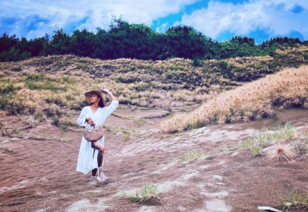 一人旅行手機自拍，如何拍出壯闊美景中的自己？獨旅愛好者侯米：不求人自拍秘訣、好逛好拍景點分享