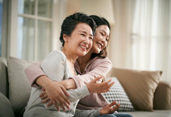 申請外籍看護，真的對長輩較好嗎？為何子女越焦慮，長輩可能失能越快？申請看護前務必三思的幾個問題