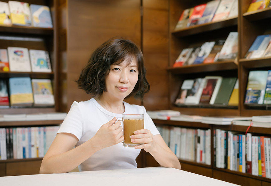 50後的從容：再忙也要「小休息」，給自己一杯堅果飲，補充能量、轉換心情