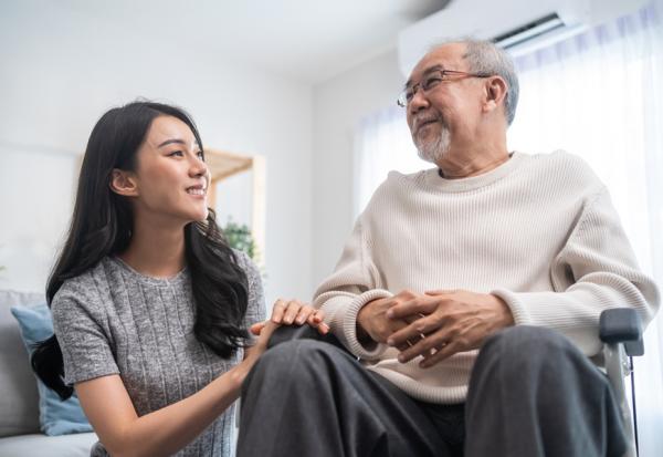 女兒想捐肝被拒，父親過世後仍揮不去愧疚感！心理師劉仲彬：理解家人心意，活得好比活下來重要