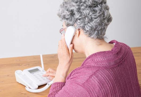 詐騙集團盯上長輩，怎麼辦？張玉蓮醫師：工作再忙也該讓爸媽找得到人，做他們商量問題的第一對象