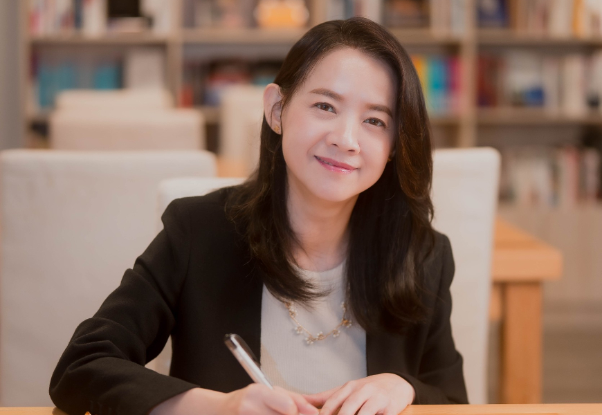曾寶儀認為50歲後是一個不再追求世俗認同的階段，而是好好專注做自己、忠於內心的時刻。 