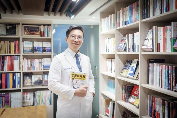 PODCAST | 50+Talk ep112. 偏頭痛怎麼根治？陳韋達醫師：關鍵在學會「穩定大腦」，3招告別疼痛！ 