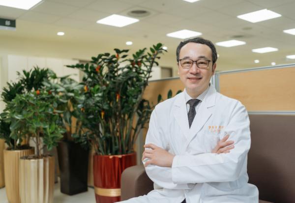 陪家人住院，自己卻昏倒需急救！葉集孝：長庚團隊如何以AI篩出潛在心血管疾病、未來還能算出你的健康餘命？