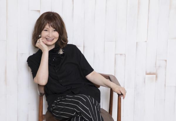 自然不做作的女性最強大！日本女星YOU ：50歲後，要找到讓你閃閃發亮的那件事