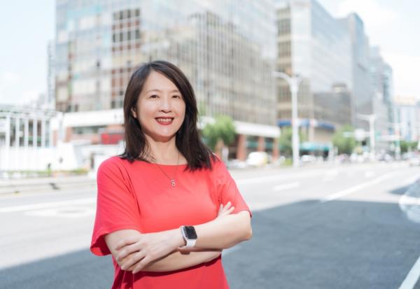 工作狂老闆說「退休後多的是時間玩」，結果還沒退休就離世！Brenda：減少收入換自由的人生，喝50元的咖啡也很開心