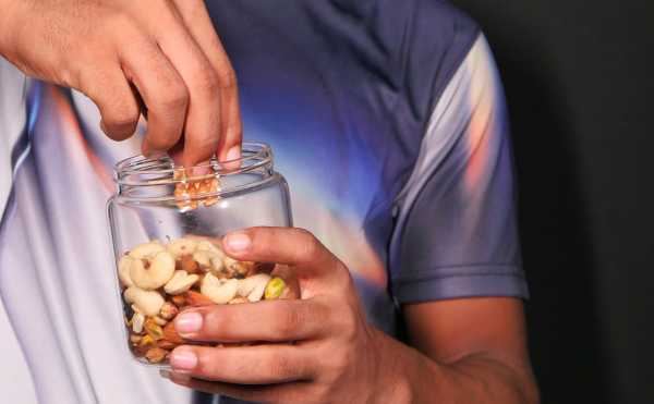 抗癌者可以吃零食嗎？營養科學權威推薦3類預防癌症零食＋挑選技巧全公開｜《精準營養與肺癌治療》