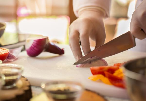 細菌性食品中毒第一名是它！日常飲食怎麼防金黃色葡萄球菌中毒？