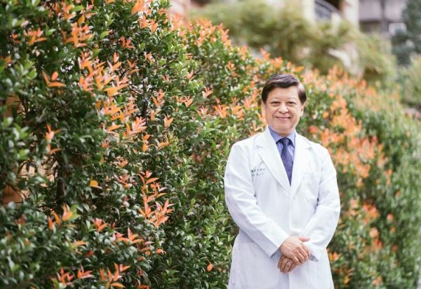 胃癌大腸癌不上身！胃癌權威林肇堂：先吃菜再吃肉，凡事盡全力但隨它去