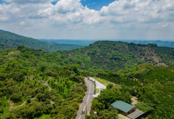 喝高山咖啡、品嘗風味蓮子料理，到關子嶺泡全台唯一泥漿溫泉！西拉雅手作療癒小旅行