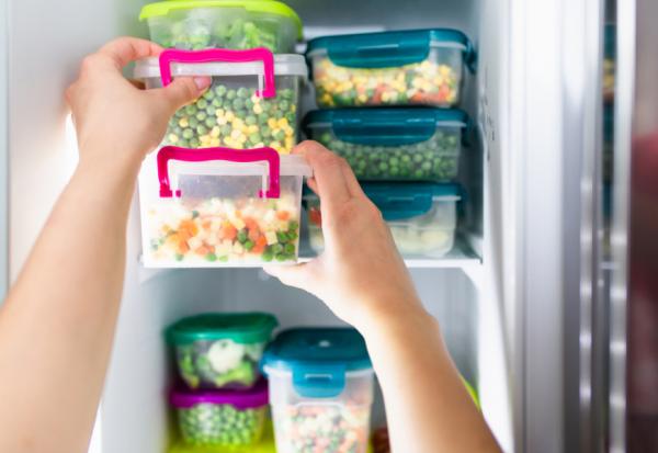 自煮如何避免細菌食物中毒？從解凍烹飪到保存，必知的安全知識