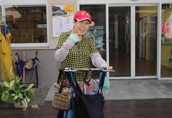 喪夫後不投靠孩子，快樂獨居12年！76歲台姐：一個人的自由好珍貴，何必拿小事自尋煩惱