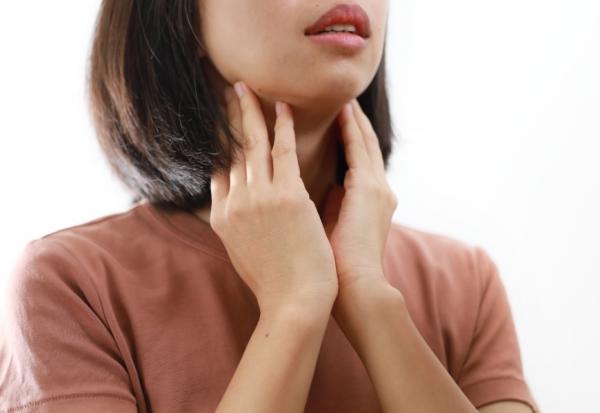 照護線上｜脖子摸到突起物，甲狀腺結節有什麼症狀？有可能消失嗎？