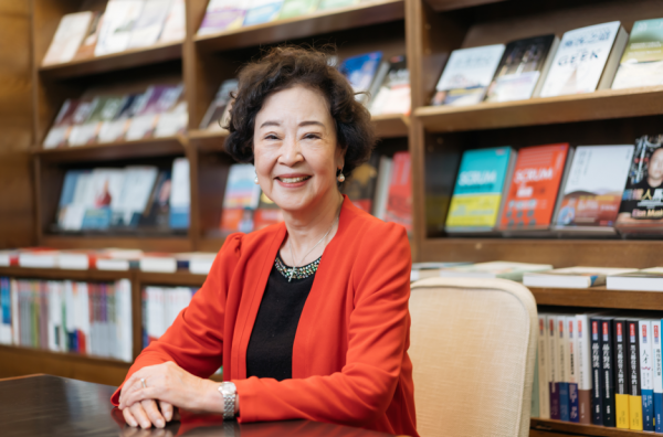 年輕時什麼事都要問先生，中年後寫作、創合唱團，為自己作主！85歲作家羅伊菲：女人越老越大氣，現在我什麼都不害怕了