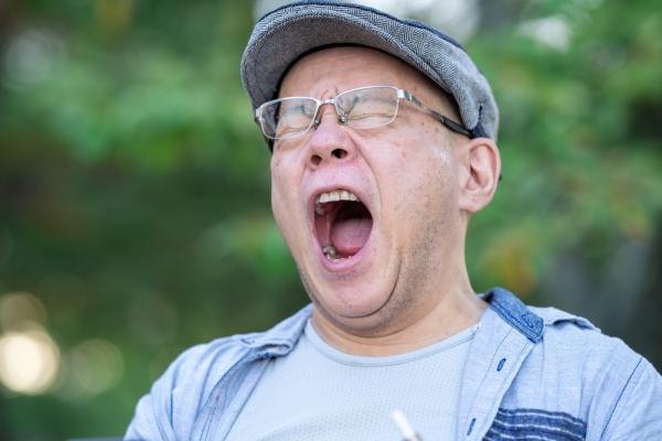 白天嗜睡沒精神，失智風險多3.3倍！中年疲勞留意這些徵兆，5招拯救腦老化速度