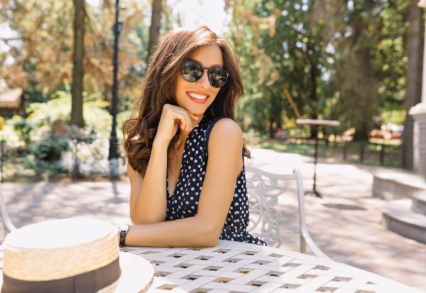 眼鏡怎麼選，優雅又減齡？時尚顧問：把握5重點，替氣質加分