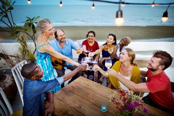 獨立很好，但不是最好！心理學家：中年做3改變，「適度依賴」更幸福 