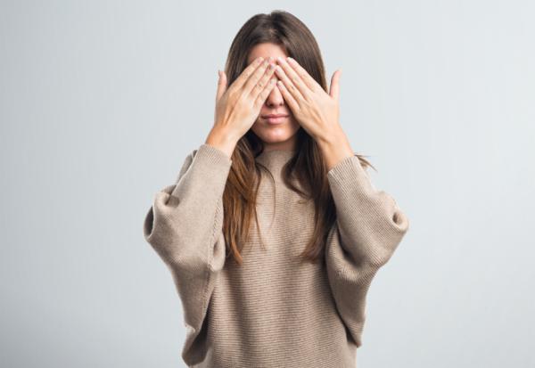 長時間工作或追劇，眼睛好累！3招「眼睛瑜伽」：改善乾眼、疲勞，也放鬆大腦與肩頸