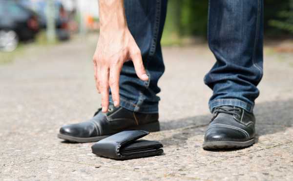 街上撿到錢包，多少人會歸還？一個測驗看穿你的「負面偏誤」有多嚴重！｜《善意與信任》
