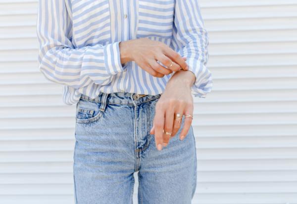 最省事卻優雅！日本形象管理師：「脫俗感」穿搭，3種顏色就好