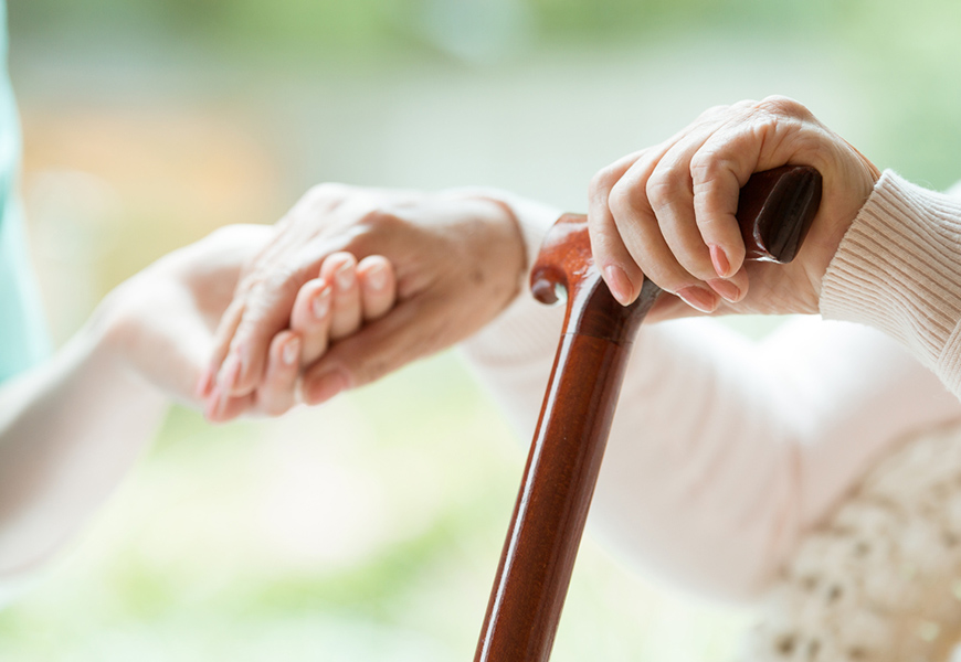 對長照產業有興趣，如何成為照顧服務員？照服員課程、職涯與薪資待遇