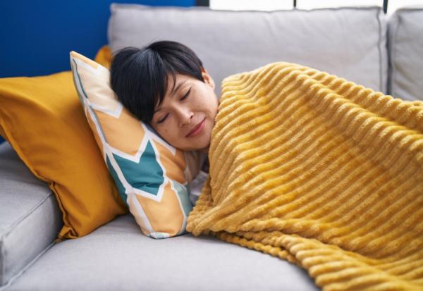 半夜睡覺常醒來？腦科學家：牙齒有影響！9個熟齡深眠建議