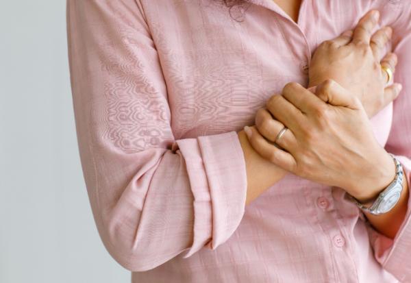 消化不良、疲勞可能是心臟病警訊！陳嬰華醫師：女性急性心肌梗塞，死亡率比男性高30～50%，4項危險因素要注意