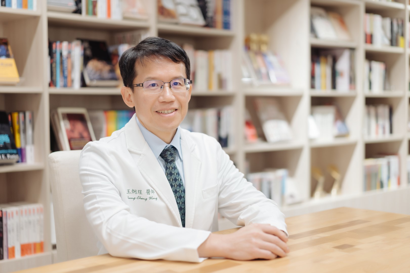 熱愛馬拉松運動多年的王炯珵醫師笑說，在他的馬拉松跑友群組中，很少有男性朋友有攝護腺問題，可見多運動對攝護腺保養確實有效。