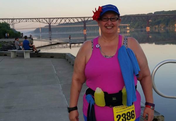 50歲後才跑馬拉松，完賽200場！美國阿嬤：我又老又胖還最後一名，但跑完感覺世界真棒