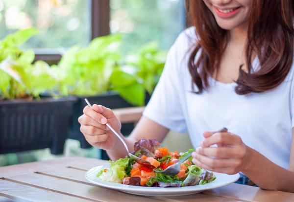 70%老化速度可由自己掌握！飲食6要點：香料取代鹽、兩餐之間喝低脂優酪乳