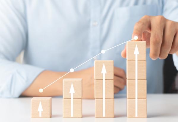 00878股價創新高，可以賣掉嗎？現在還可以買嗎？這樣買，股息愈領愈多