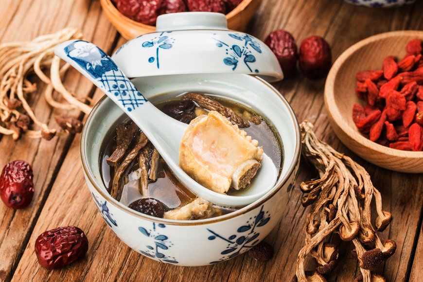 【杜丞蕓專欄】冬令進補，緩解手腳冰冷、睡不好與膝蓋痛，熟齡族怎麼吃最好？