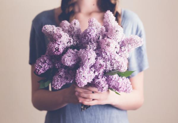 安慰憂鬱親友，別再說「你應該」！精神科醫師陳俊欽：溝通十原則，溫暖傳達你在乎他