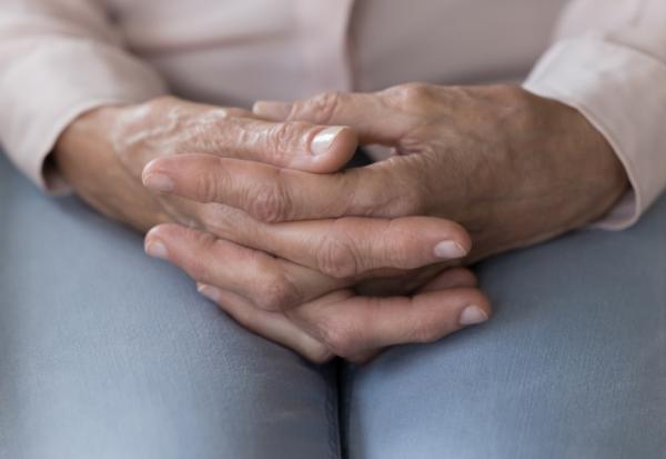 上餐廳不愛點菜、買東西難下決定，發現家中長輩決策能力變差，如何提供協助？怎麼避免被有心人誤導？