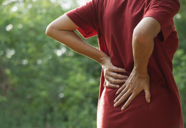 為何常腰痛？物理治療師：90%沒特定有原因！但要做7件事改善