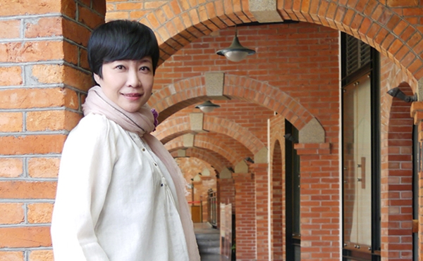 「年過半百，中途而已」屬於《我輩中人》的篤定與自信 | 張曼娟