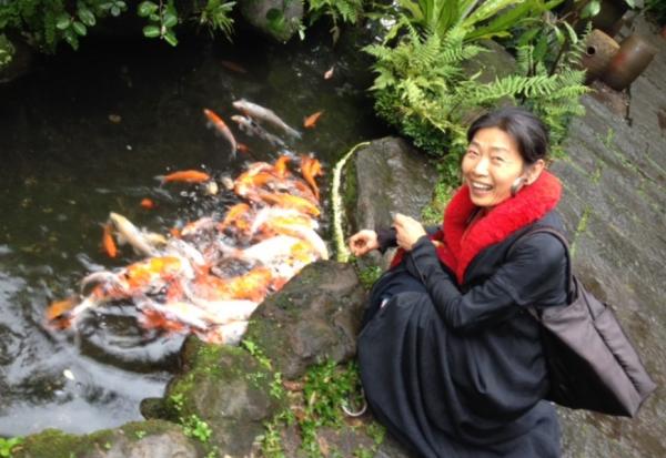 陽明山居生活的啟示，自己做飯、自染頭髮更快樂！鳳小岳媽媽孫麗翠：我們何不讓自己能幹一點？