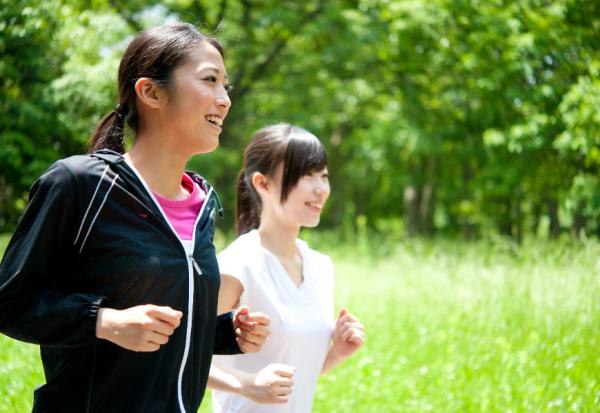 得2種以上慢性病，會增加老後死亡風險！如何靠運動預防？學者：全身性運動最佳，超慢跑、爬樓梯、坐著打鼓也可以