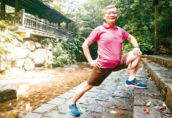 退休日走1.7萬步，50後身體比年輕時更好！簡文仁：掌握正確走路3重點，每個人都能走出好處