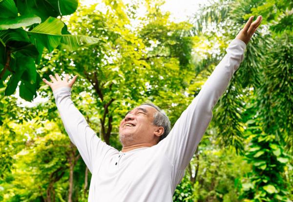 林靜芸專欄｜3兒女一年只回家8次，74歲父親的覺悟：捐出上億家產準備過一個人的老後