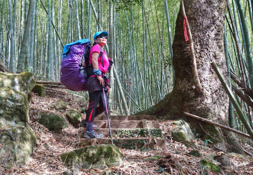 一個人老後誰來顧？43歲退休粉圓妹：連續10年存半薪，將財產信託住進養生村