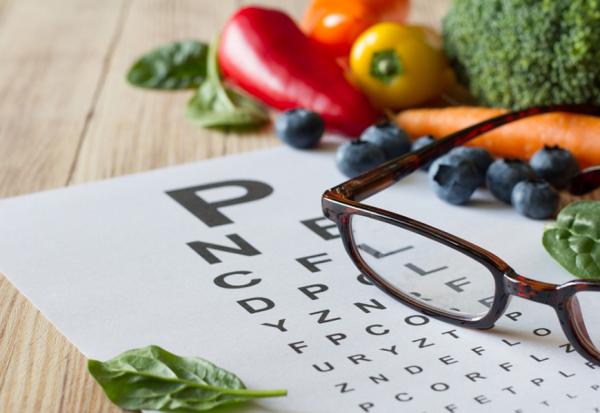 葉黃素可減緩黃斑部病變，但吃太多浪費錢又增加肝臟負擔！補充葉黃素，吃多少、怎麼吃才有效？