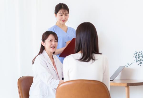 為什麼手術前幾天沒睡好，也要主動告知醫師？想兼顧美麗與安全，熟年階段做醫美，必知3件事！