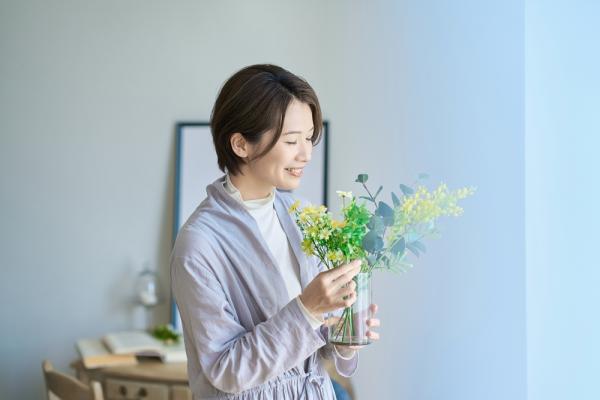 兒子住校第一週傳訊「我生病了」，接著消失已讀不回！空巢媽媽焦急後醒悟：不要再當扛霸子，人生才能輕盈前行