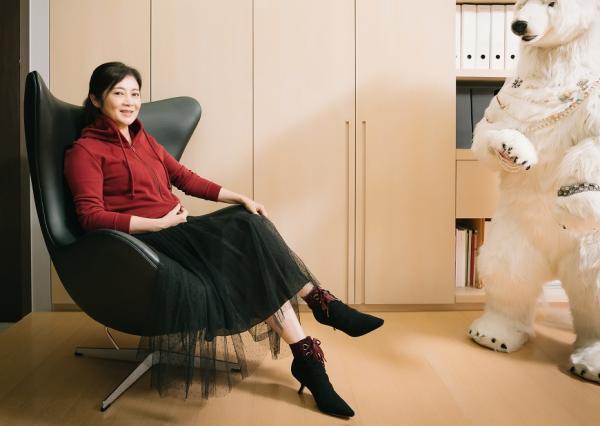 時尚教母馮亞敏的日常穿搭哲學：「俐落」與「得體」，如何做到？