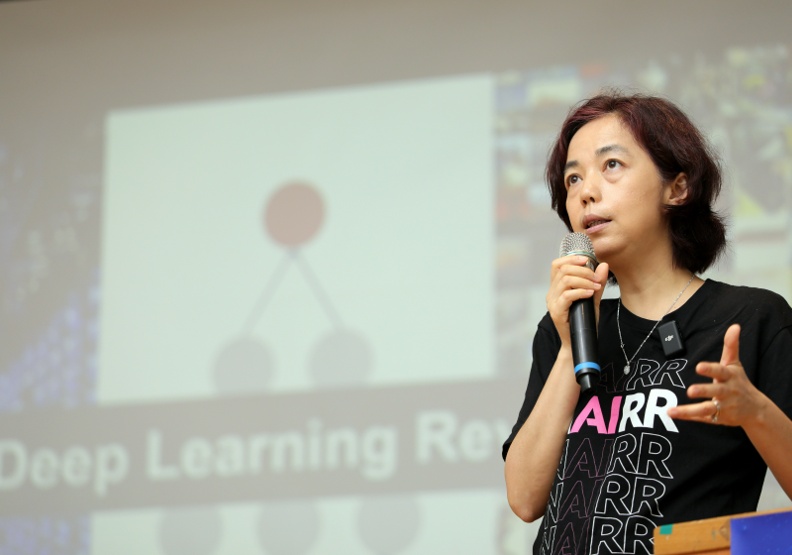 李飛飛：AI最難取得的是人類之間的愛，對我來說是最難取代的...